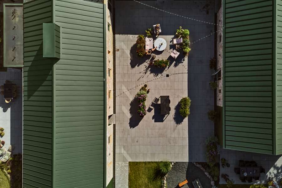 Grønne stålprofiler skaber rammen for familiekollektiv på landet, Ølbyvej 178, 4623 Lille Skensved